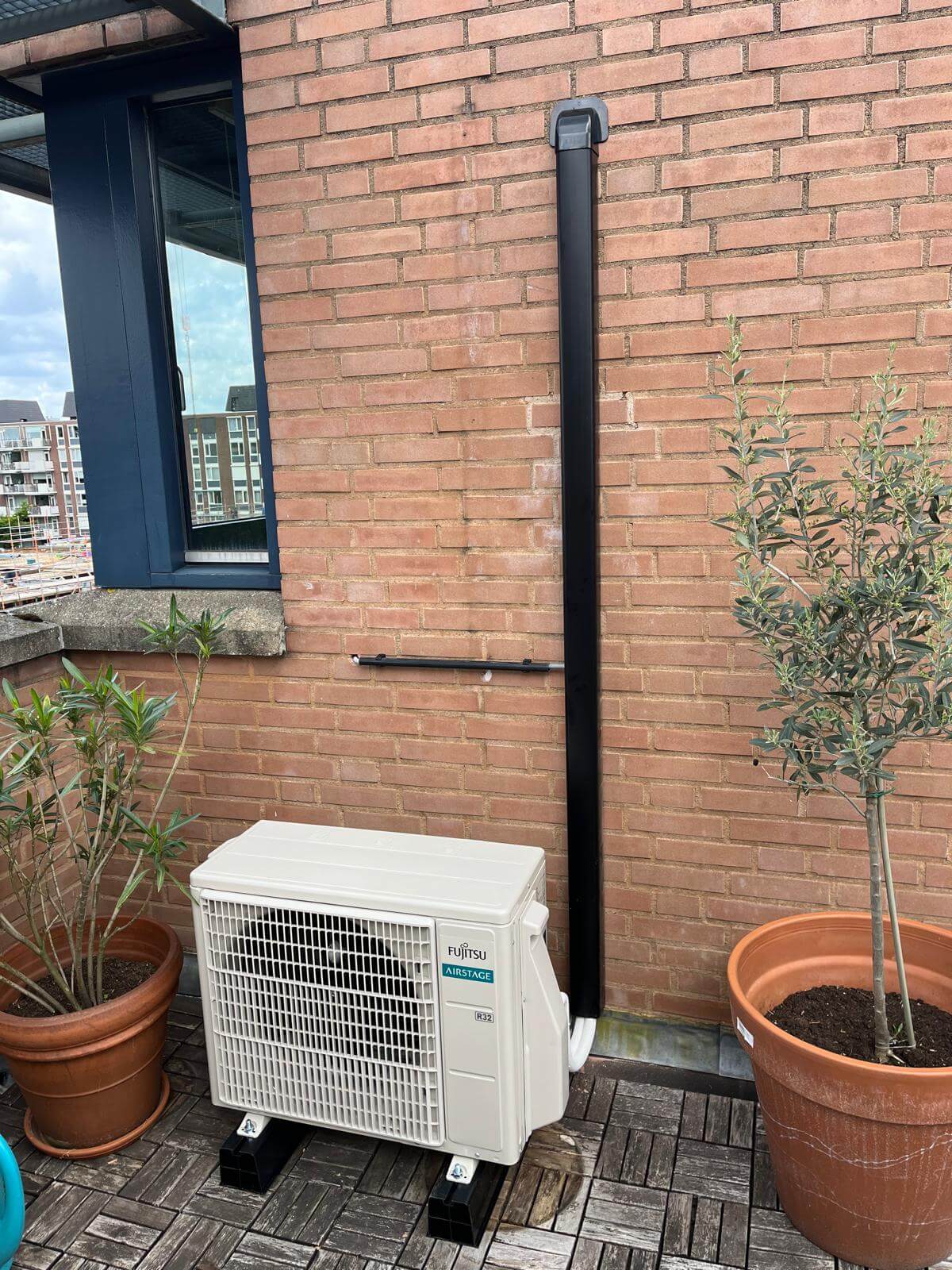 RG Airco Warmtepomp Pellets & Houtkachels installeert airco op kantoor